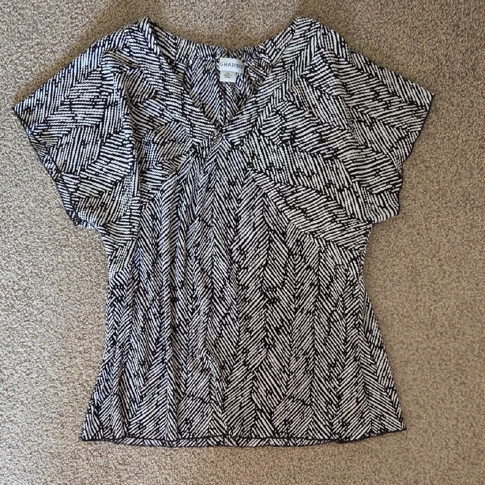 Sag Harbor Black and White Patterned Blouse